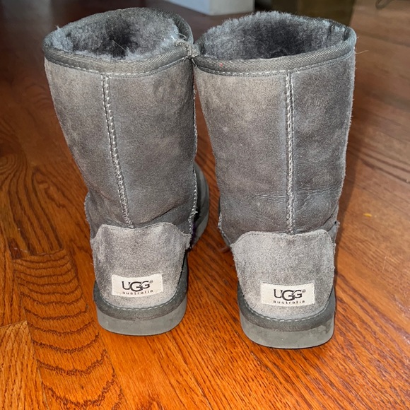Women’s UGG boots - Picture 2 of 6
